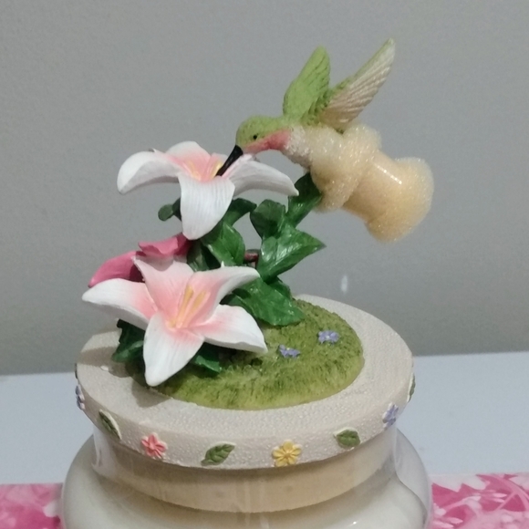 Avon collectable candle jar with hummingbird topper, still have the original box - Picture 2 of 2